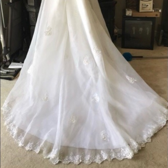 Wedding dress + veil! Wear as is or use the material to make your dream dress!💕 - Picture 12 of 14